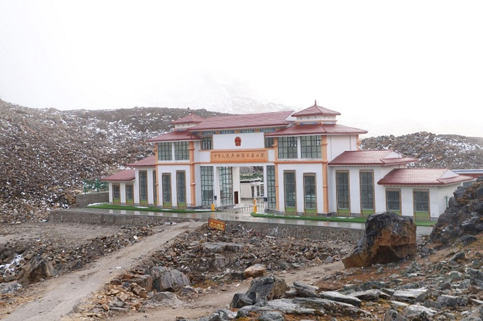 ‘कहिले खुल्छ चार वर्षदेखि बन्द टिप्ताला नाका ?’